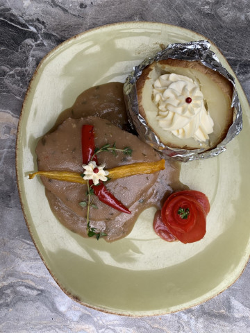 Μοσχάρι με & πατ. γεμ.Philadelfia